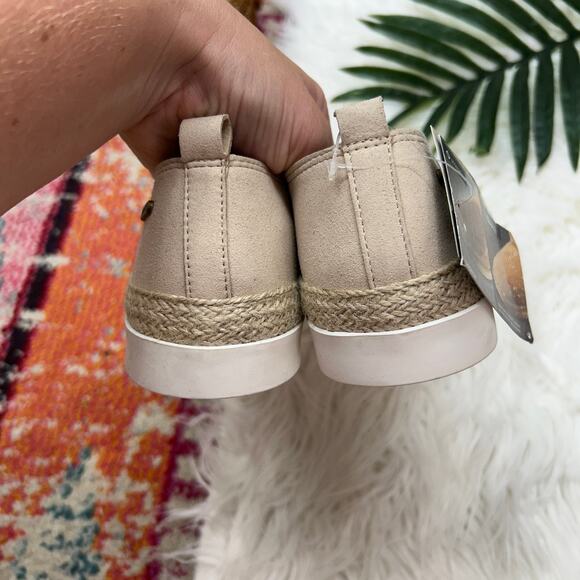 NEW BearPaw Jude Ivory Slip On Faux Suede Espadrille Sneaker Shoe 9 Neutral - Picture 9 of 11